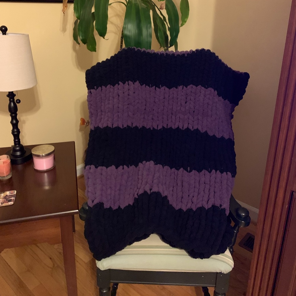 Black and purple chunky knit blanket